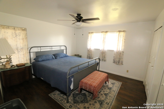 Listing photo id 18 for 510 Fm 471 North