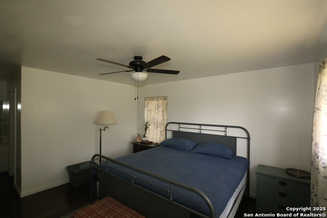 Listing photo id 19 for 510 Fm 471 North