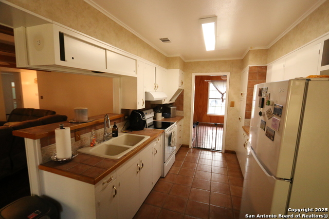 Listing photo id 24 for 510 Fm 471 North