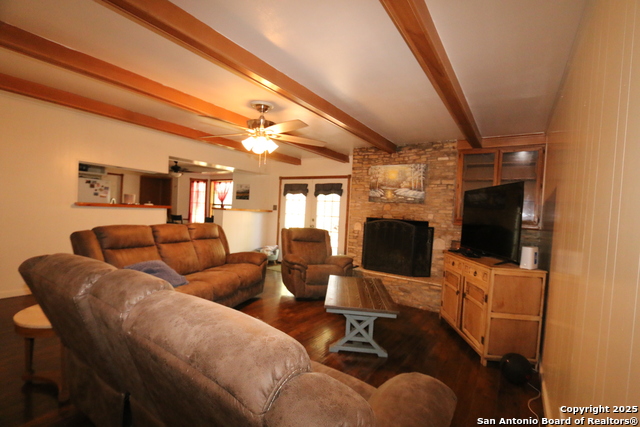 Listing photo id 27 for 510 Fm 471 North