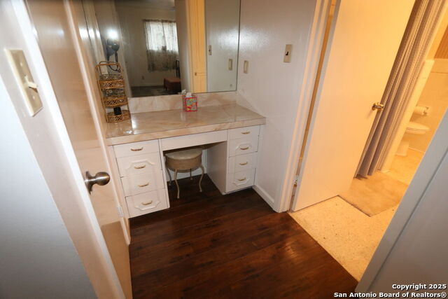 Listing photo id 28 for 510 Fm 471 North