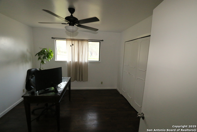 Listing photo id 30 for 510 Fm 471 North