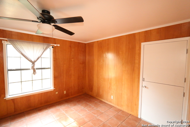 Listing photo id 31 for 510 Fm 471 North