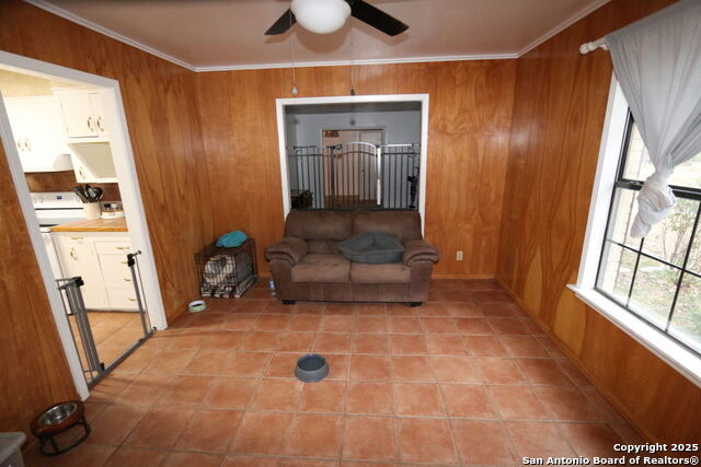 Listing photo id 33 for 510 Fm 471 North