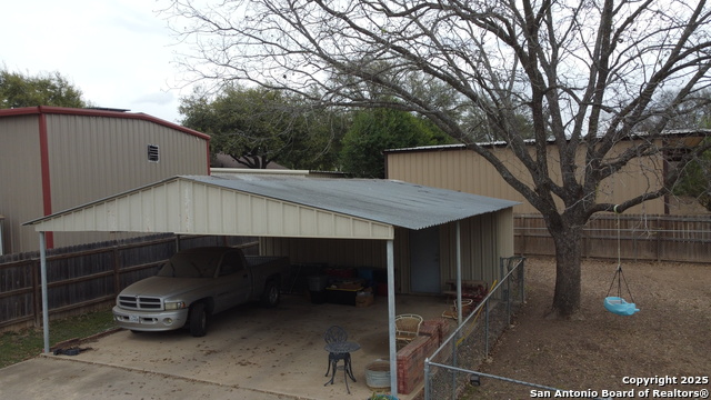 Listing photo id 35 for 510 Fm 471 North