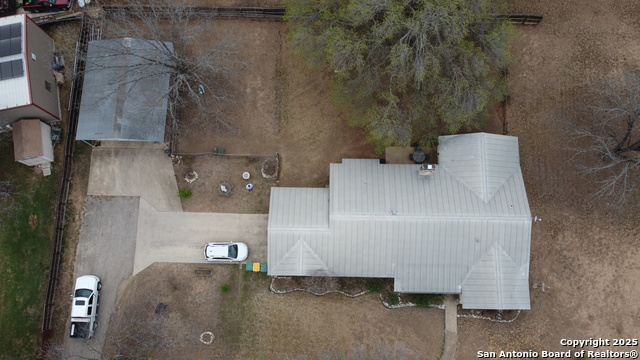 Listing photo id 37 for 510 Fm 471 North