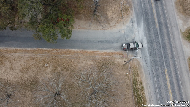 Listing photo id 38 for 510 Fm 471 North