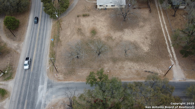 Listing photo id 39 for 510 Fm 471 North