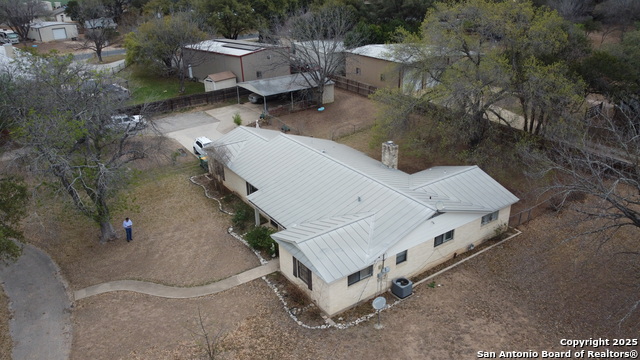 Listing photo id 42 for 510 Fm 471 North