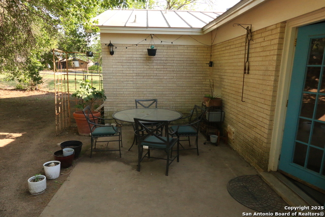 Listing photo id 47 for 510 Fm 471 North