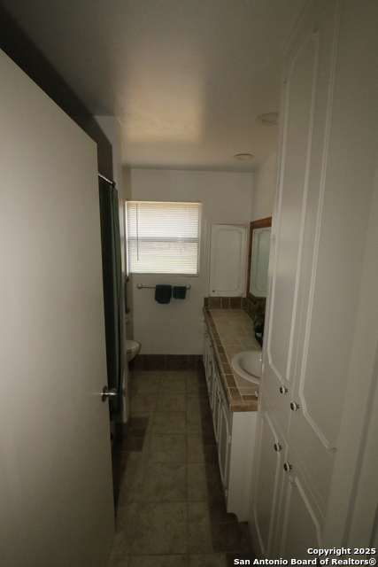 Listing photo id 48 for 510 Fm 471 North