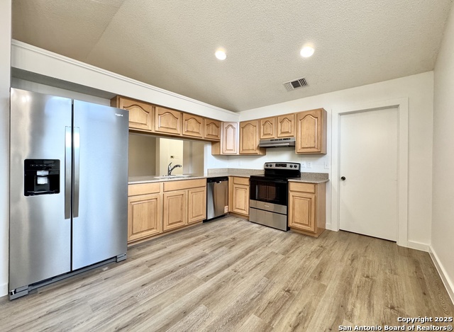 Listing photo id 3 for 10358 Rustic Village