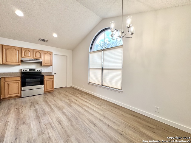 Listing photo id 5 for 10358 Rustic Village