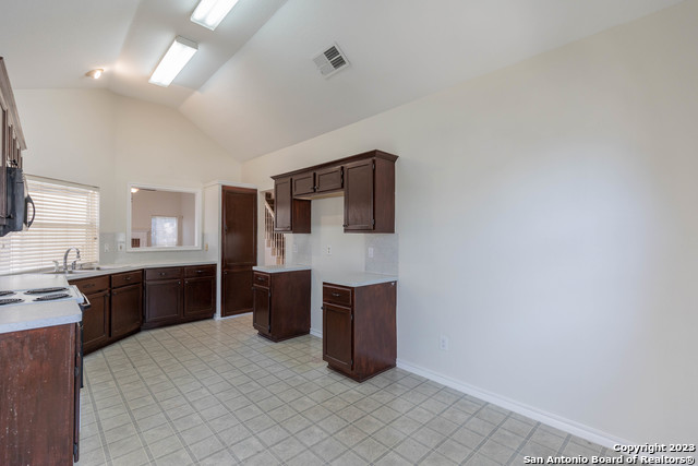 Image 10 of 34 For 5834 Spring  