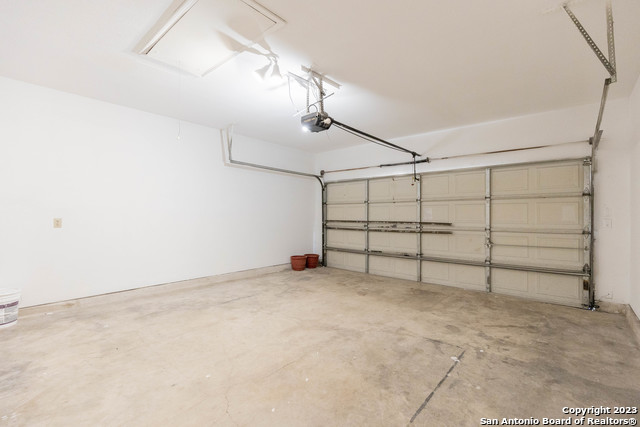 Image 19 of 34 For 5834 Spring  