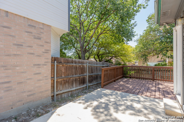 Image 21 of 34 For 5834 Spring  