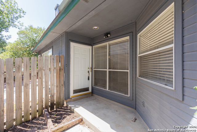 Image 3 of 34 For 5834 Spring  