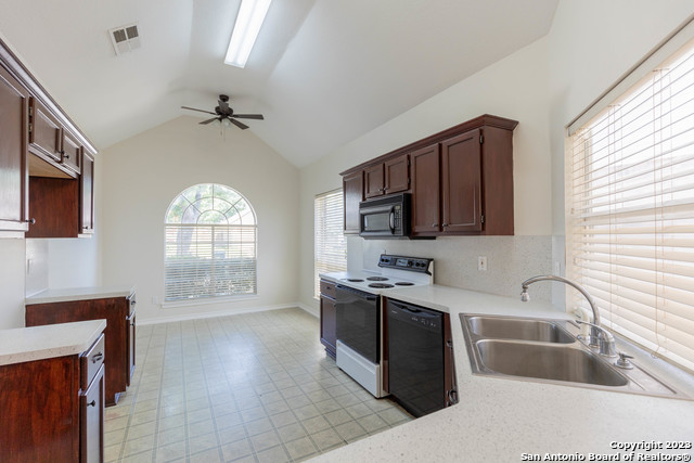 Image 8 of 34 For 5834 Spring  