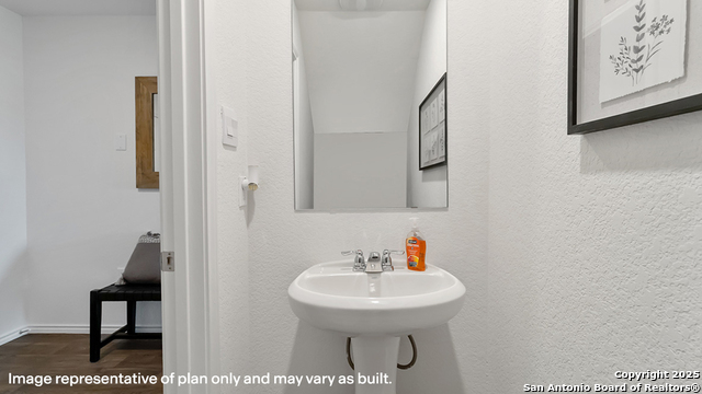 Image 4 of 41 For 10316 Lassen Park