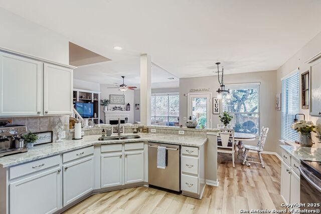 Listing photo id 11 for 700 Moss Wood