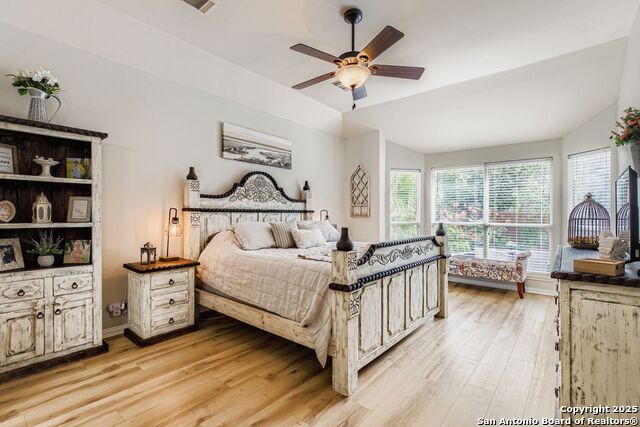 Listing photo id 14 for 700 Moss Wood