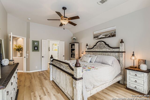 Listing photo id 17 for 700 Moss Wood