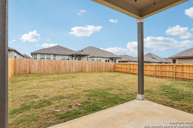 Listing photo id 33 for 17014 Blaise Terrace