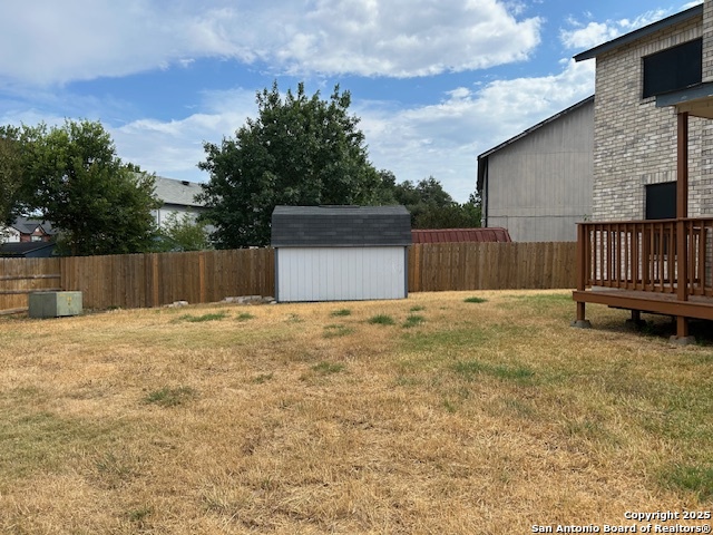 Listing photo id 16 for 8226 Club Meadow