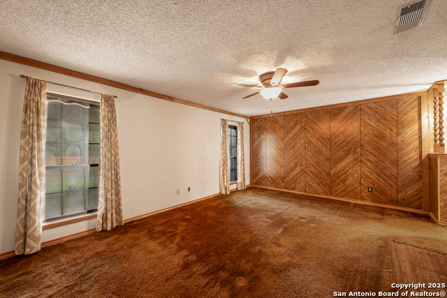 Listing photo id 9 for 202 Canyon Wren Drive