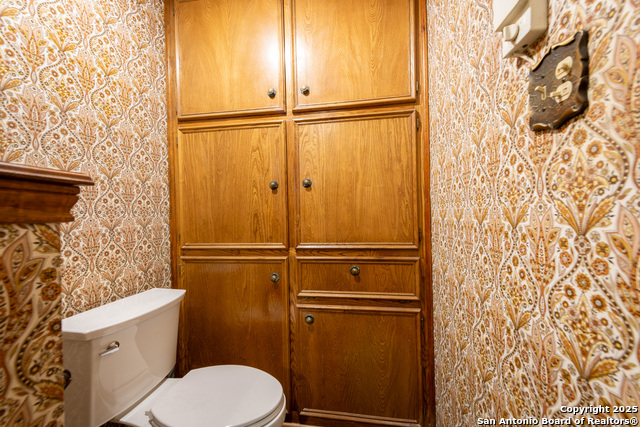 Listing photo id 13 for 202 Canyon Wren Drive