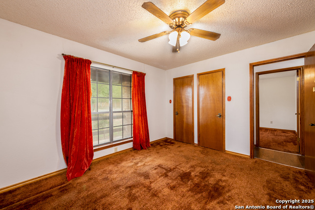 Listing photo id 15 for 202 Canyon Wren Drive