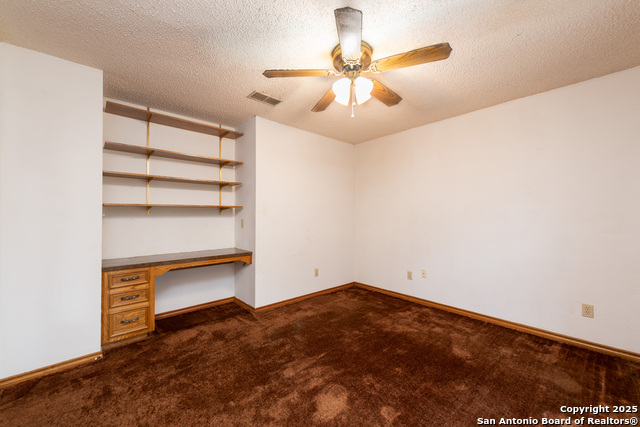 Listing photo id 16 for 202 Canyon Wren Drive