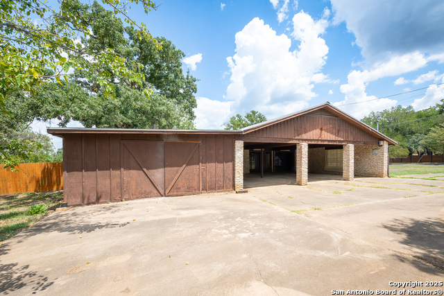 Listing photo id 22 for 202 Canyon Wren Drive