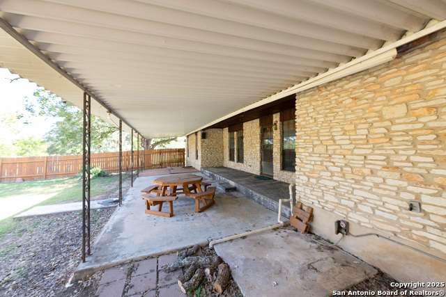 Listing photo id 28 for 202 Canyon Wren Drive