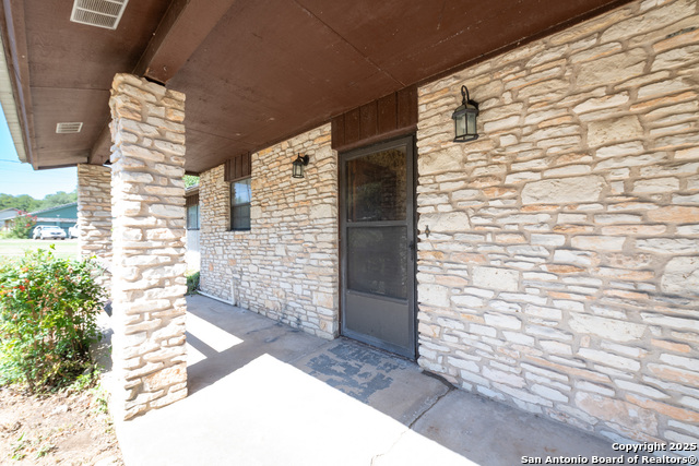 Listing photo id 2 for 202 Canyon Wren Drive
