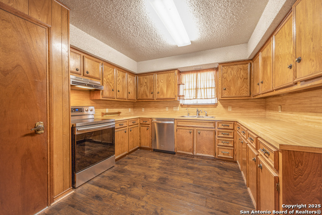 Listing photo id 6 for 202 Canyon Wren Drive
