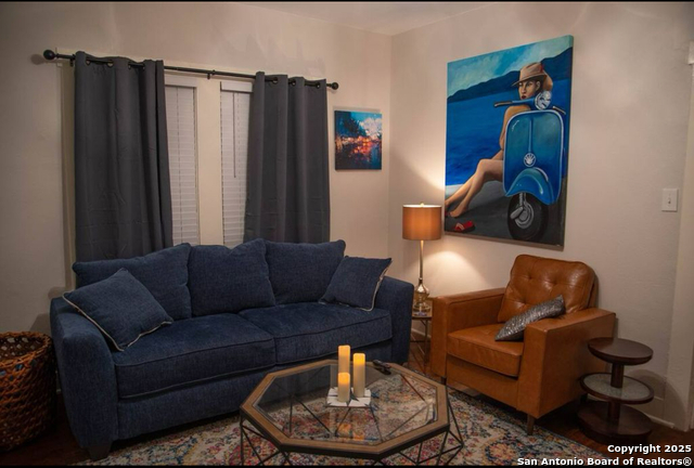 Listing photo id 0 for 231 W High Ave