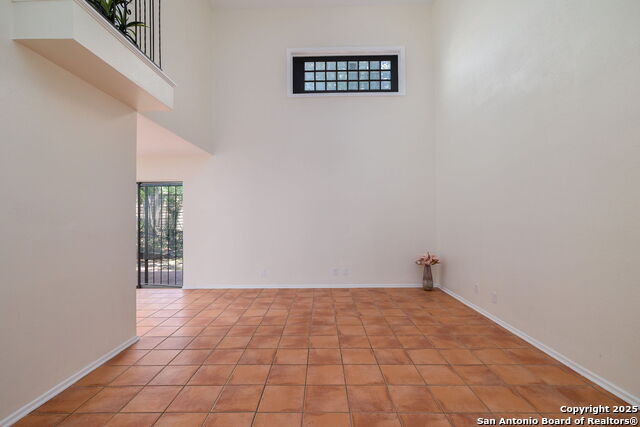 Listing photo id 8 for 6123 Farragut
