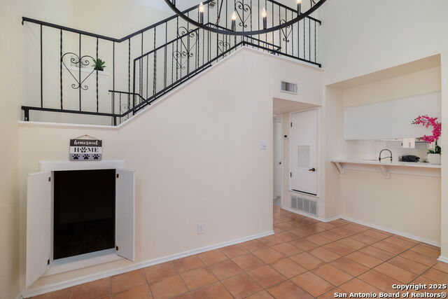 Listing photo id 13 for 6123 Farragut