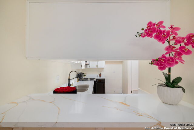 Listing photo id 15 for 6123 Farragut