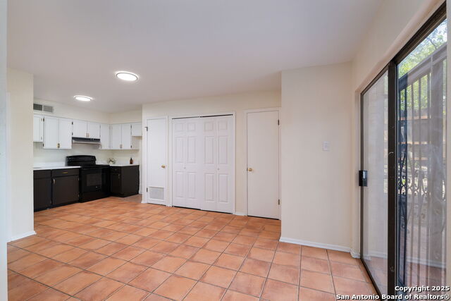 Listing photo id 17 for 6123 Farragut