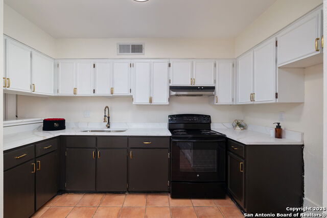 Listing photo id 18 for 6123 Farragut