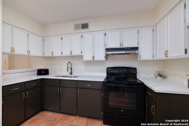 Listing photo id 19 for 6123 Farragut