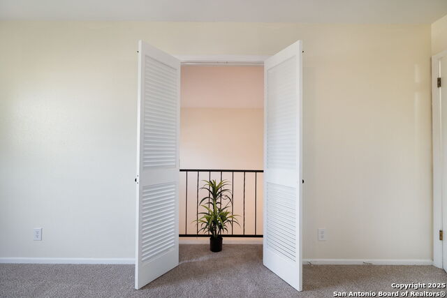 Listing photo id 24 for 6123 Farragut