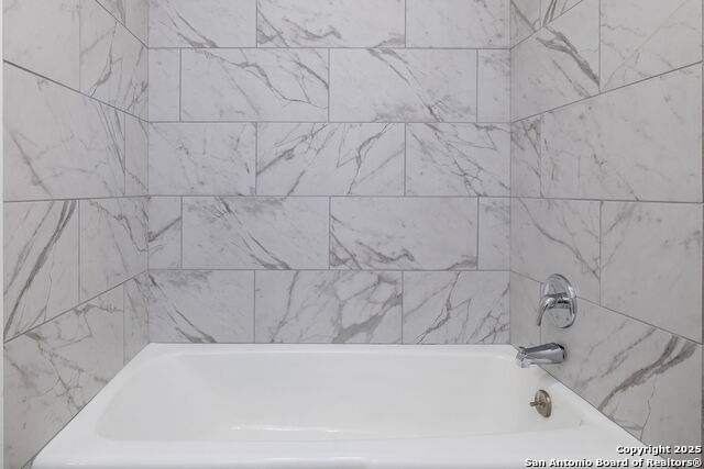 Listing photo id 31 for 6123 Farragut