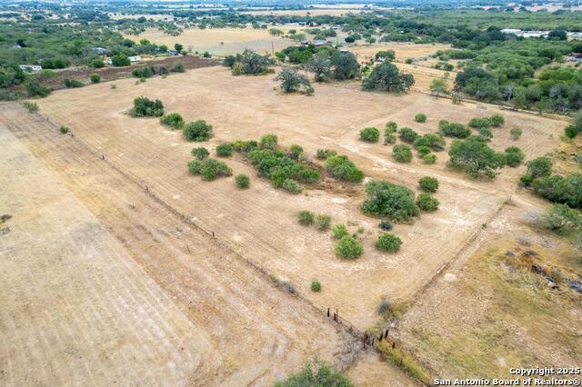 Listing photo id 2 for 5425 Lone Oak