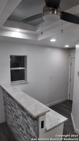 Listing photo id 8 for 4060 I-35 North