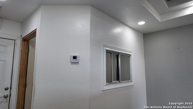 Listing photo id 12 for 4060 I-35 North