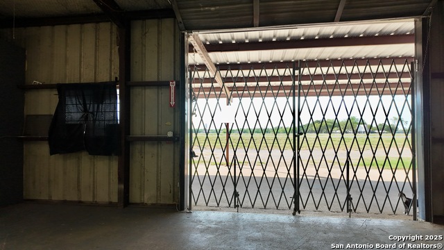 Listing photo id 22 for 4060 I-35 North