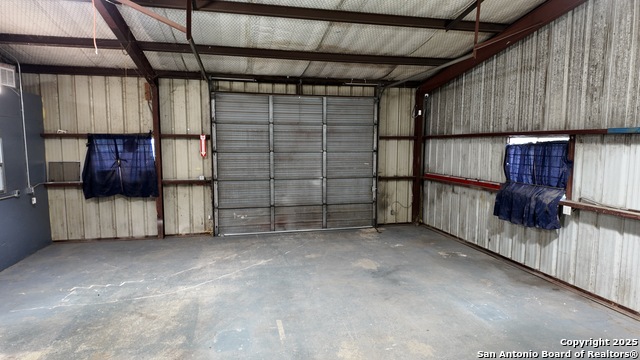 Listing photo id 24 for 4060 I-35 North